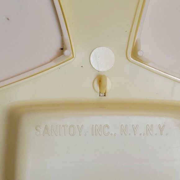 NIP Vintage Sanitoy Nursery Needs No. 1491 Plastic Jar Set with Comb and Brush - Picture 7 of 10